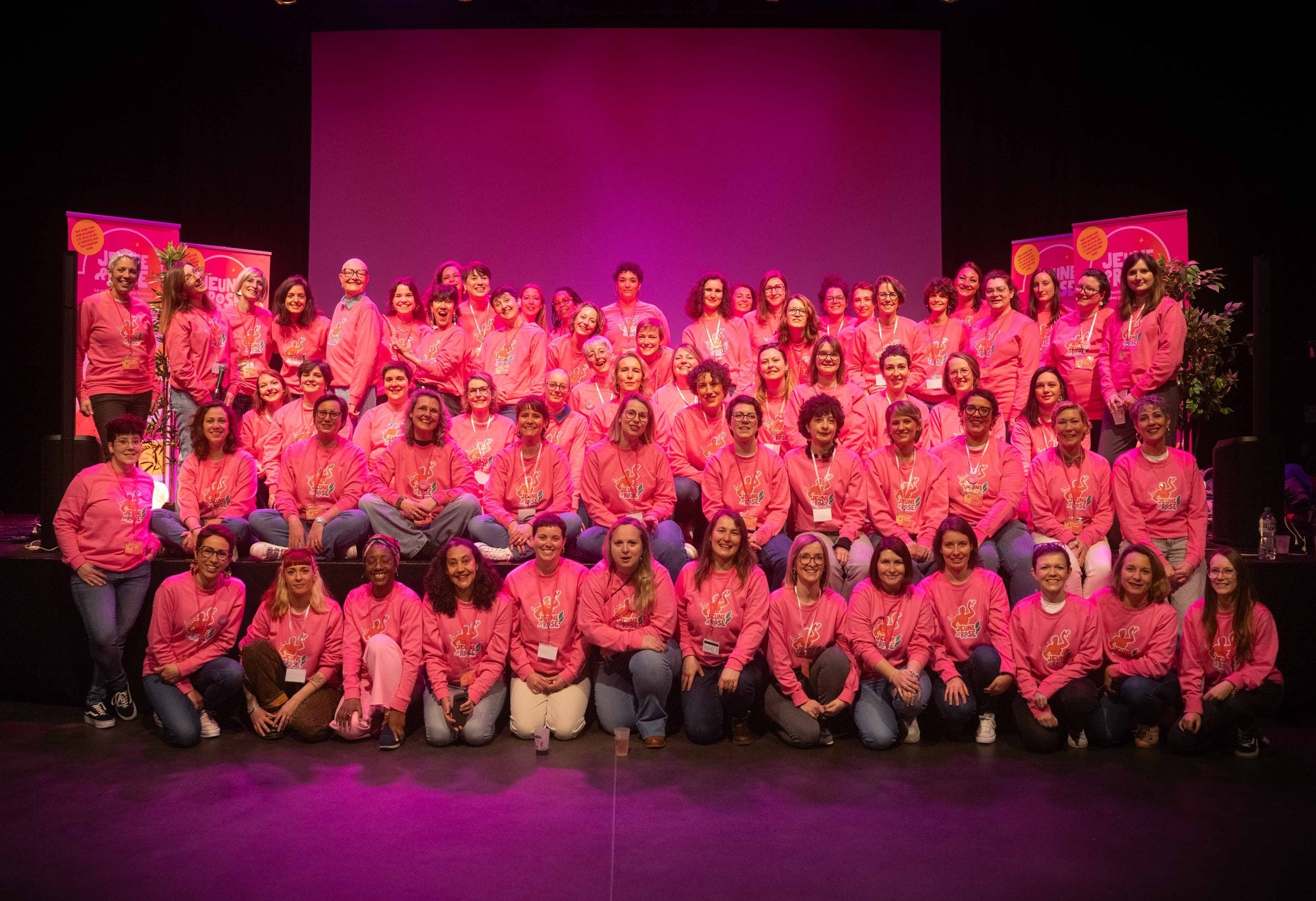 Le collectif Jeune & Rose réuni sur scène