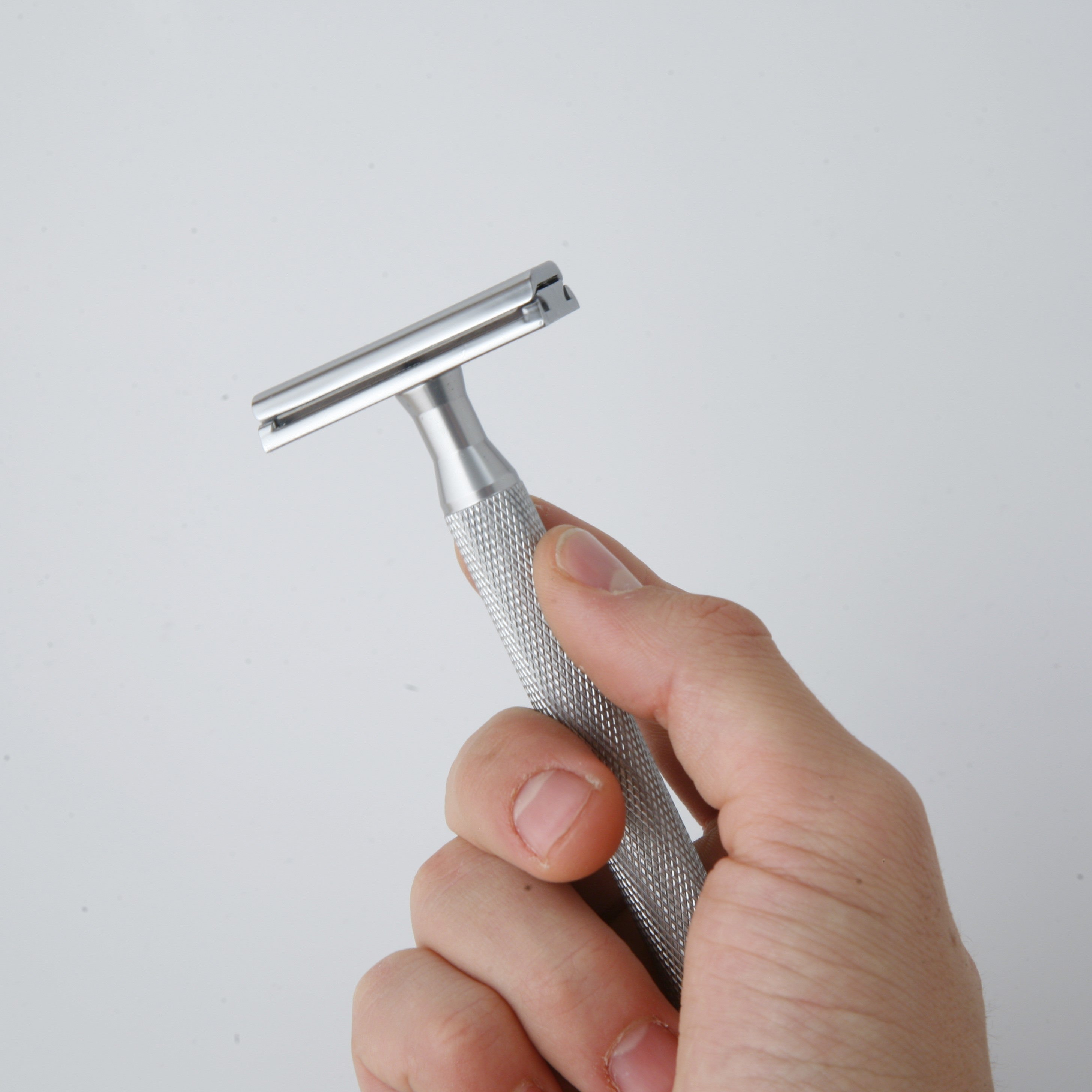 Rasoir de sûreté Lamier ALZ-PREMIUM – Argenté – tenu en main